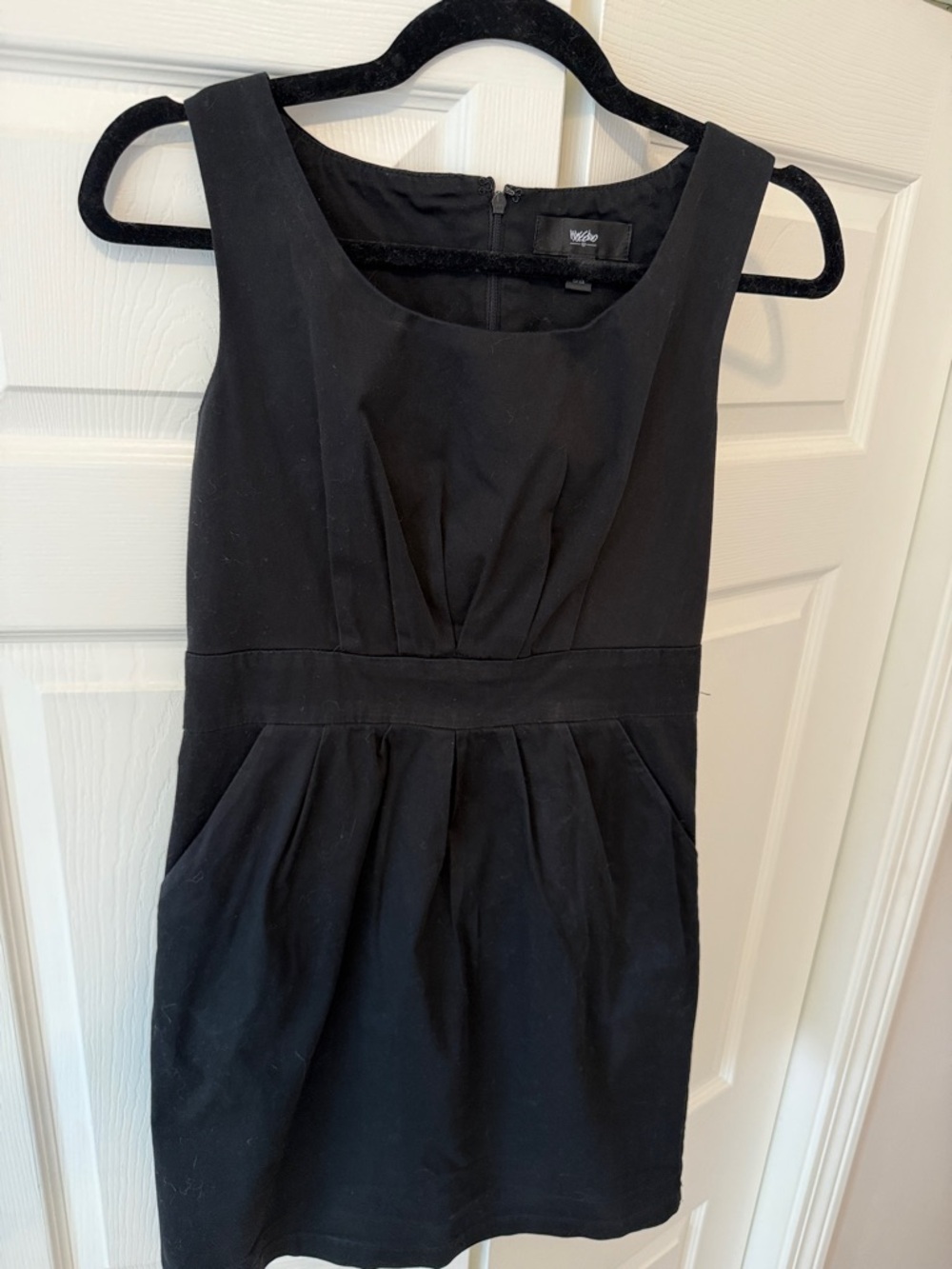 Classic Sleeveless Black Sheath Dress - Picture 2 of 6